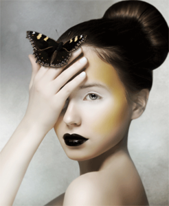 Woman with butterfly - Fotokunst vrouw